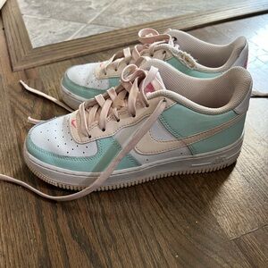 Kids Nike air forces size 4